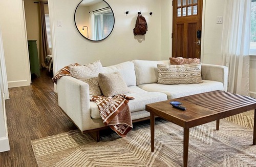 Richardson House | Rustic Boho Home in Richardson with Hot Tub!