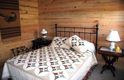 Kountze Cabin | Rustic Cabin Getaway with Stunning Front Porch near Beaumont, Texas