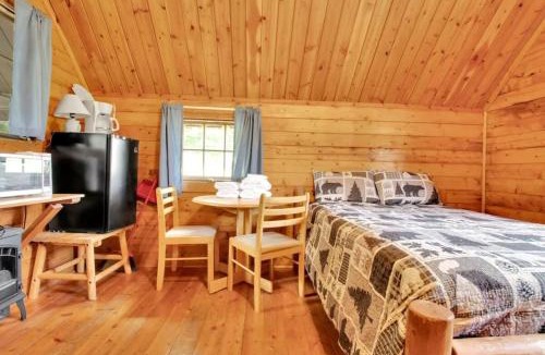 Bloomington House | Rustic Cabin with Views in Bloomington