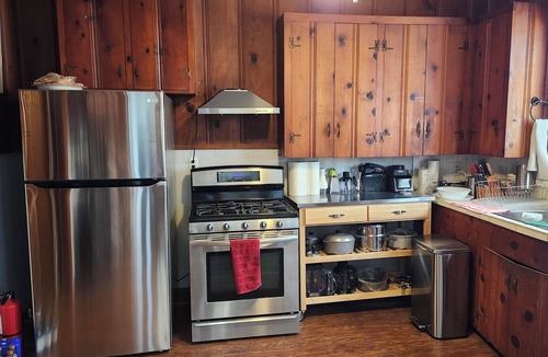Orange House | Rustic Cajun Country Charm less than one mile from Lamar College and boat docks.