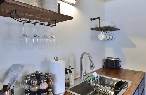 Abilene House | Rustic chic guesthouse located right next to HSU & Hendrick Medical Center