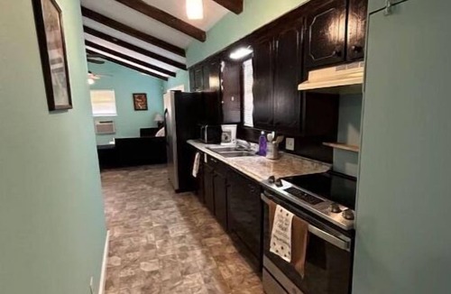 Quinlan House | Rustic Country Cabin with a Lake View! Easy Access to Lake Tawakoni