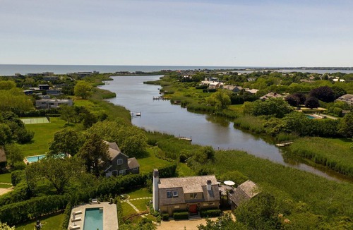 Bridgehampton House | Rustic elegance in this modern farmhouse with private pool, fantastic.