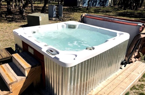 Mountain Home Cabin | Rustic Hill Country Cabin with Milky Way Stargazing & Wildlife Views near Mountain Home, TX