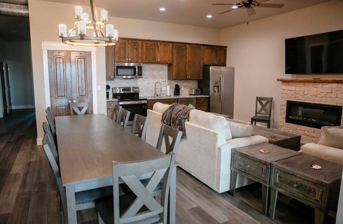 Nemo House | Rustic Ranch Retreat-Ideal for Family Reunions, Corporate Getaways, and Memorable Celebrations