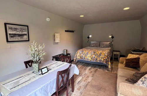 Basin Cottage | Rustic riverside 1-bedroom cottage in charming Basin; perfect for relaxing