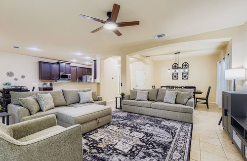 West San Antonio House | SA Home Sweet Home 4BR/3.5BA Lackland BMT Riverwalk 1G Internet EV Charger