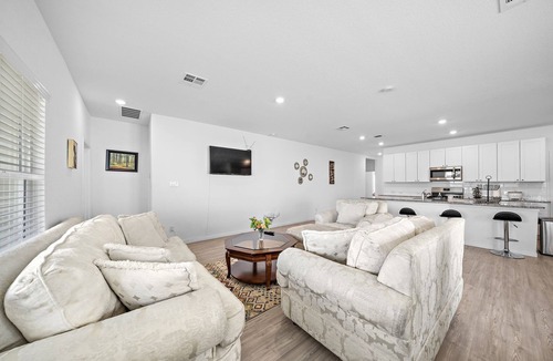 Southside House | SA Rancho La Mission Getaway | Wi-Fi | Yard | BBQ