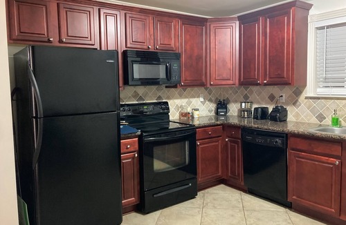 Metairie Condo | SAFE & CENTRALLY LOCATED 2Bed/1Ba 9 mins to Hospitals/French Quarter/Superdome