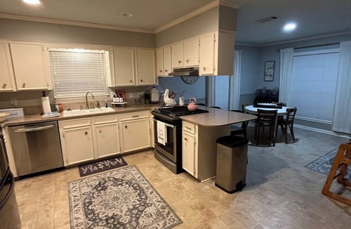 Alexandria House | Safe, Family-Friendly Home in the Middle of Town!
