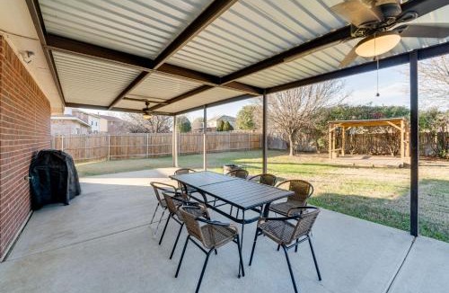 Saginaw House | Saginaw Home with Fenced Yard 11 Mi to Fort Worth!