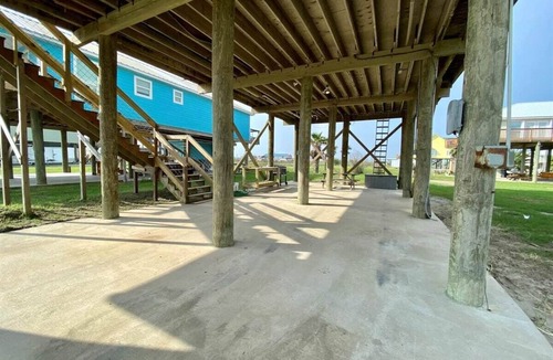 Grand Isle House | Salty Sunsets - 2 Minutes to Beach - Island Realty