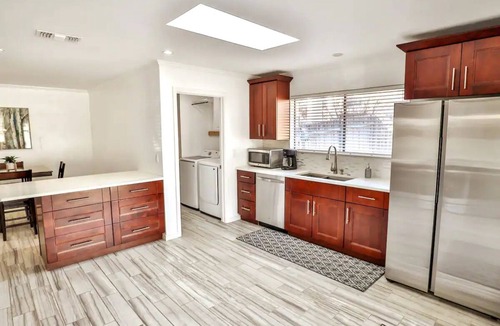 Great Northwest House | San Antonio Escape. Close to Lackland, SeaWorld, Fiesta Texas, and Riverwalk