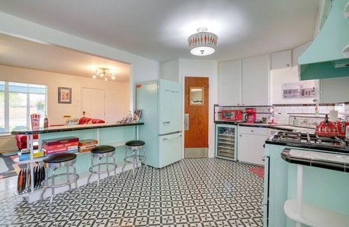 Alamo Heights Cottage | San Antonio Retreat w/Private Hot Tub & Gas Grill