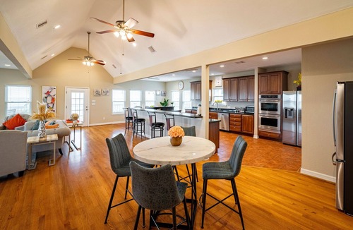 San Leon House | San Leon Vista Del Mare with Pool and Private Pier - Galveston, TX