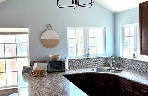 Port Bolivar House | Sandy Blue Heaven– Beach Getaway with Huge Deck great for families! Pet friendly