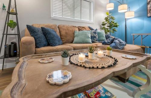 Central Arlington Apartment | Sapphire 1BD AT and T Walkable