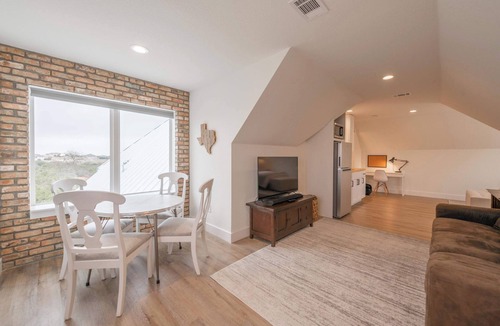 Austin House | Scarlet Ridge Retreat - Near Wineries & DT Austin!