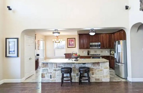 Northwest Carrollton House | Scenic Spacious Patio Pond View, Pool Table, Gym, Spa Whirlpool Tub 5 Bed Room