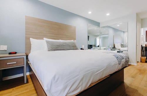 Clear Lake Shores Hotel | Scottish Inns and Suites - Near Kemah Boardwalk