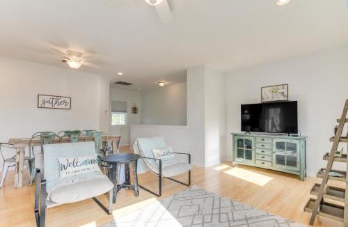 El Lago House | Seabrook Getaway w/Balconies & Bay Views!