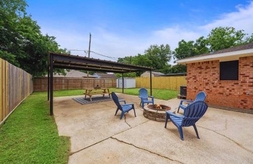 El Lago House | Seabrook Sanctuary Cozy 3BR Home Perfect for Families Privacy & Comfort Galore