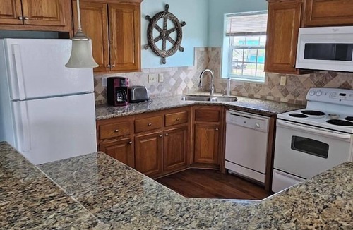 Port Bolivar House | Seahorse Sea Stunning Gulf & Bay Views Canal‑Front Dock Short Walk/Golf Cart to Beach Sleeps 16