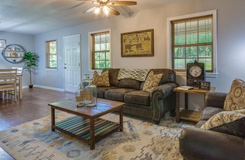 Searcy House | Searcy Vacation Rental w/Deck & Water Views!