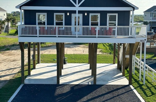 Caplen House | "Seas the Day" - Family Friendly Home Next to Pool and Playground