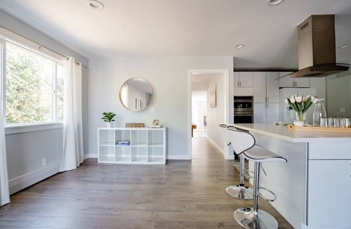 White Center House | Seattle Spacious Modern Comforts