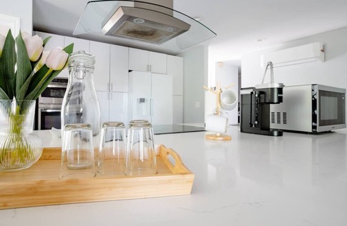 White Center House | Seattle Spacious Modern Comforts