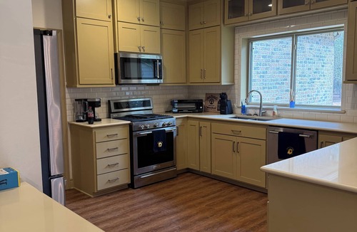 Holly Lake Ranch House | SECaT Retreat: Secluded 3-bedroom house in welcoming Holly Lake Ranch with AC