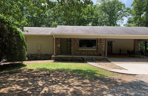 Royal House | Secluded and Peaceful Ranch House