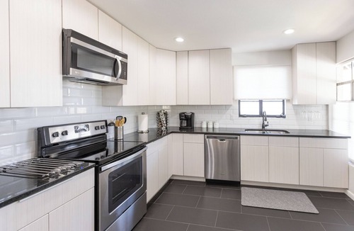 Alta Vista Apartment | Second Floor Serenity in a Great Location!