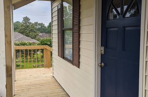 Lafayette Apartment | Second story Guest house