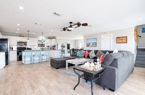 Crystal Beach House | SELAH - 3 Bedroom+ Loft , Sleeps 14, Close to beach!