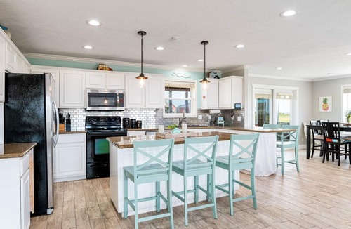Crystal Beach House | SELAH - 3 Bedroom+ Loft , Sleeps 14, Close to beach!