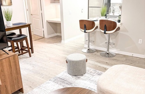 Alden Bridge Apartment | Serene 1BR Contemporary Stay Pool Gym Access