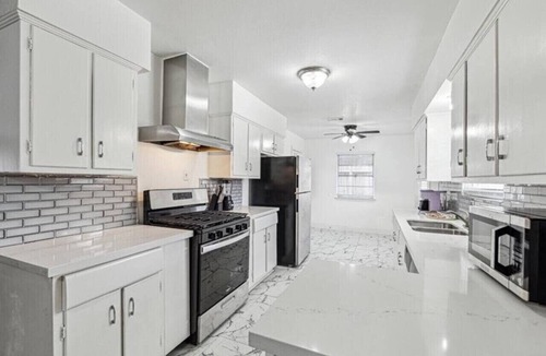 Houston House | Serene 3BR Luxe Easy Access to NRG & Galleria