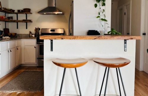 Blackshear-Prospect Hill House | Serene, charming 2-bed bungalow, filled with art and light, in Central Austin