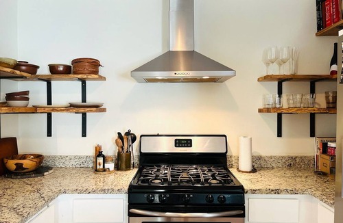 Blackshear-Prospect Hill House | Serene, charming 2-bed bungalow, filled with art and light, in Central Austin