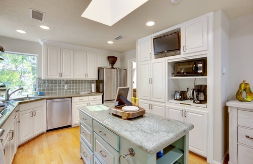 Grogan's Mill House | Serene + Spacious Spring Home w/Forest Views!