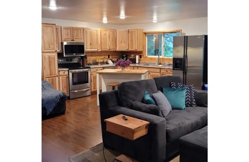 Grapeview Cottage | Serene waterfront cottage