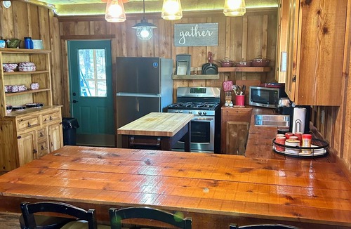 Board Camp Cabin | Shady Bend Cabin Located just 1 Mile from Wolf Pen Gap South Trailhead