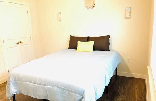 Texas City Apartment | Shoreside Retreat near Galveston w/Pool, Parking & WIFI