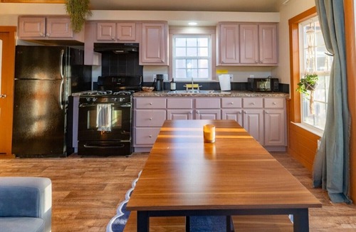 La Hacienda Estates House | Silly Goose Sleeps 6 10 Mins From Lake Travis
