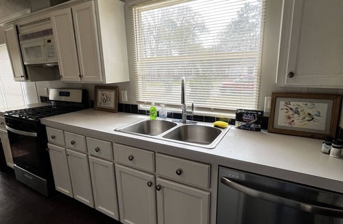 West Monroe House | Simple city Mid term stay. Close to West Monroe sports complex & IKE Hamilton