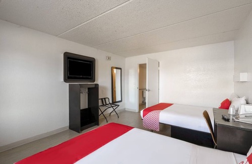 Energy Corridor Hotel | Simple & Convenient Stay Near Market Square Fun & Memorial Park l 2 Rooms