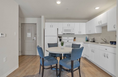 Far North Central Apartment | Simplicity At the Rim 1321 I Comfy 2 Bed 2 Bath