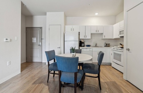 Far North Central Apartment | Simplicity At the Rim 1118 I Comfy 3 Bed 2 Bath